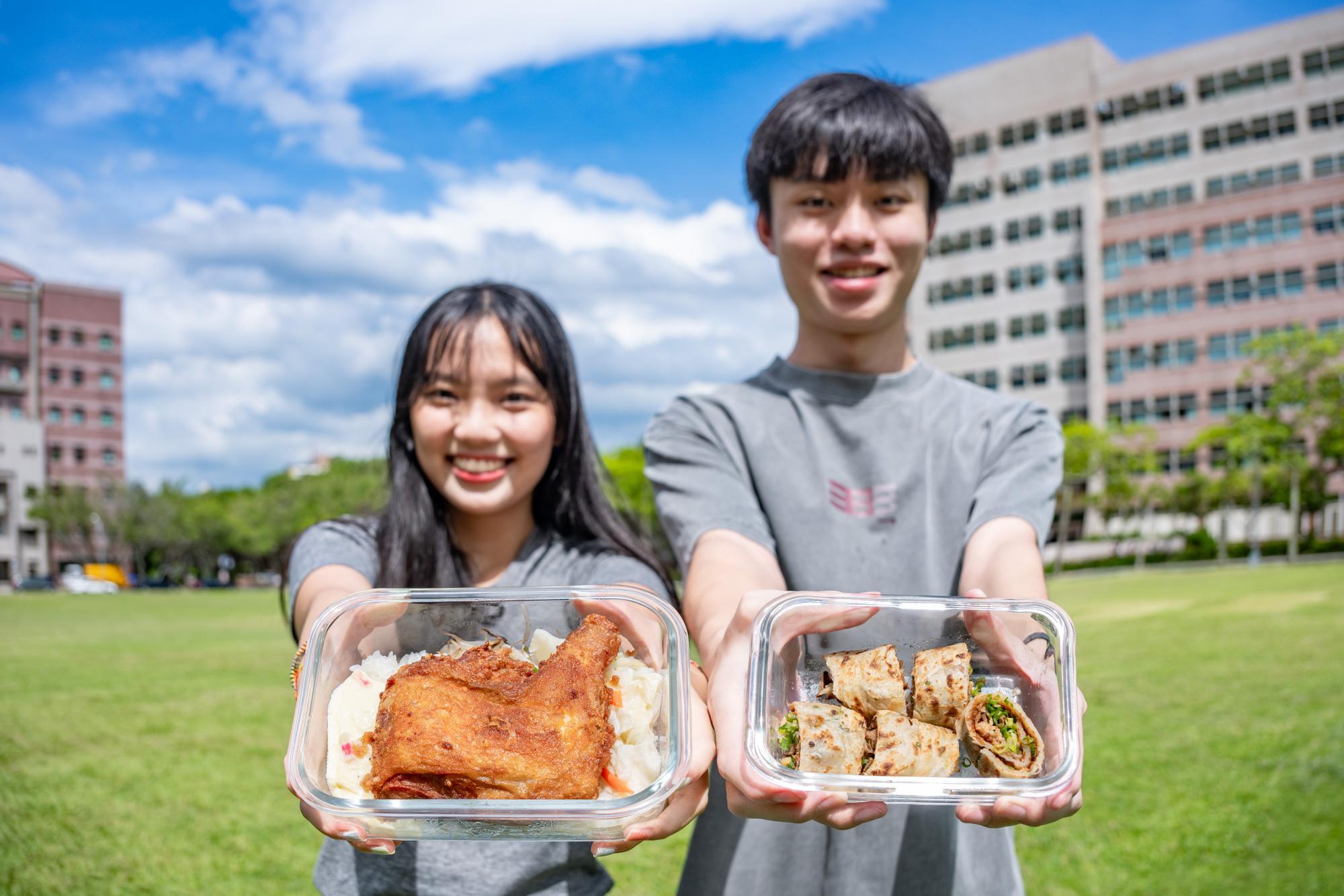 The NTHU glass lunch container in two sizes---800ml and 1,000ml.