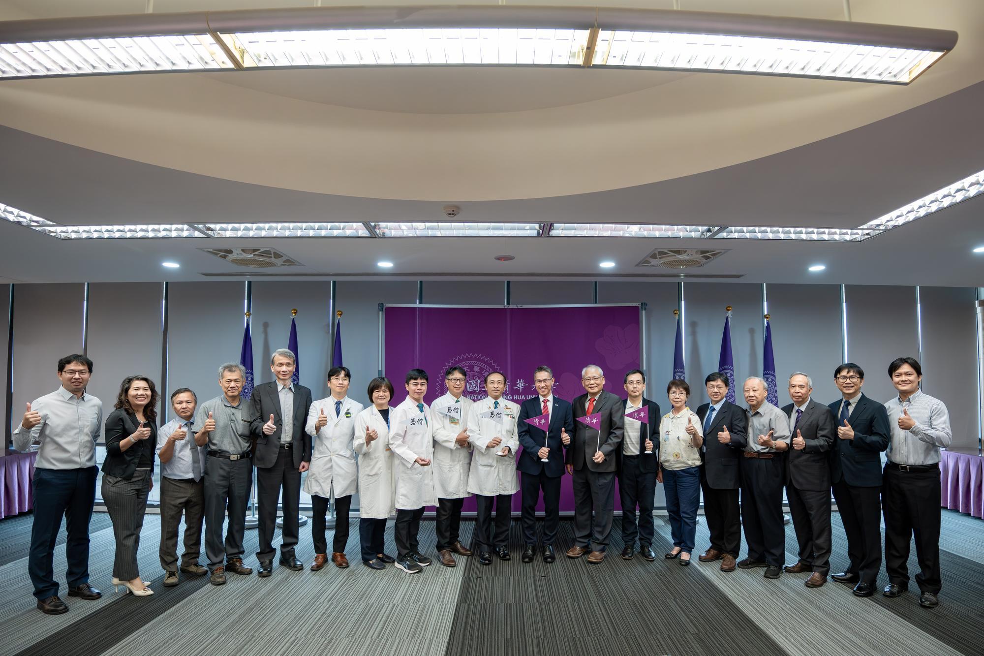 NTHU and MacKay personnel at the signing ceremony.