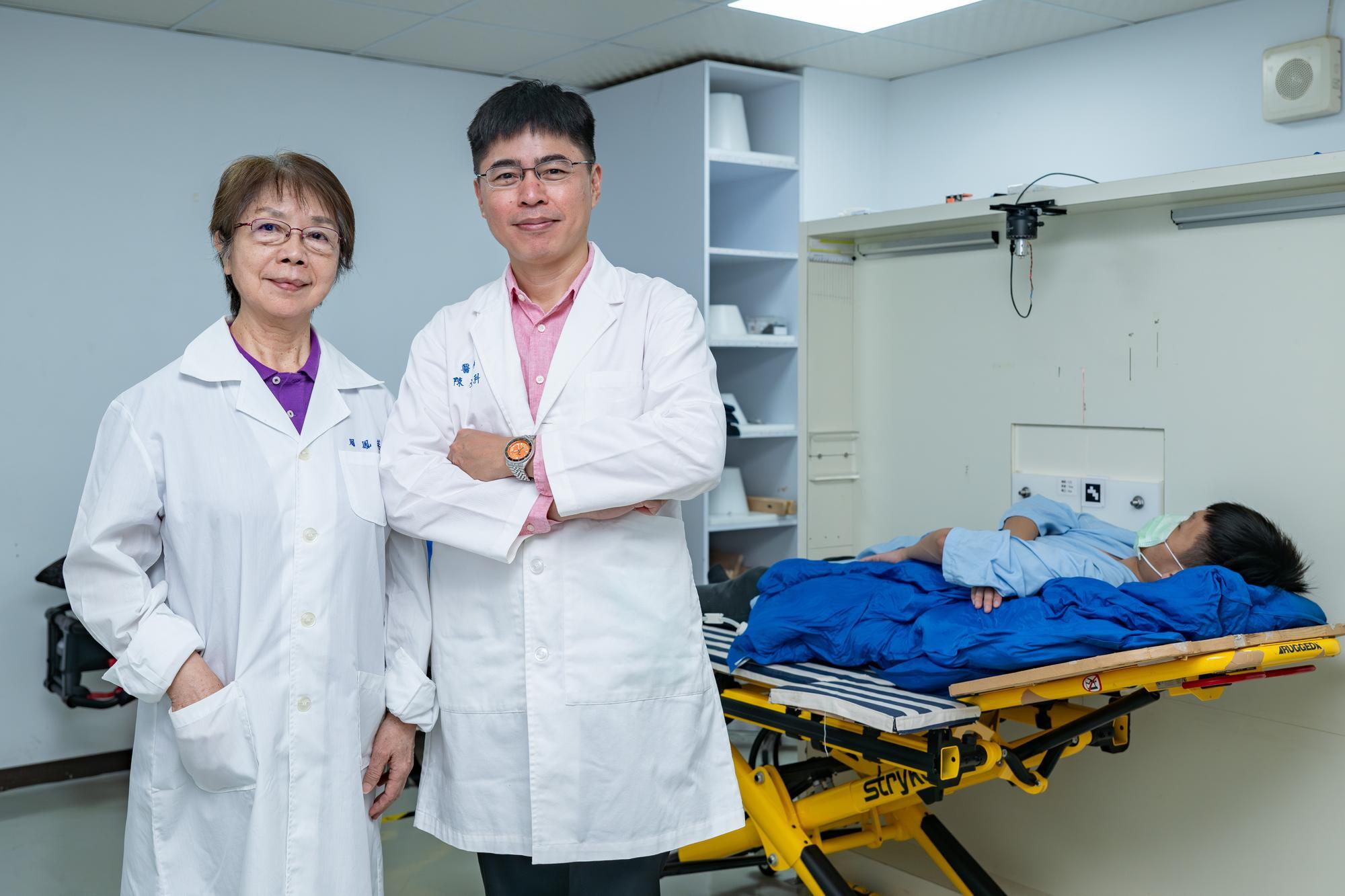 NTHU's Fong-In Chou（周鳳英） (left) and MacKay's Wen-Ke Chen（陳文科） are preparing to conduct the first ever BNCT clinical trials with humans.