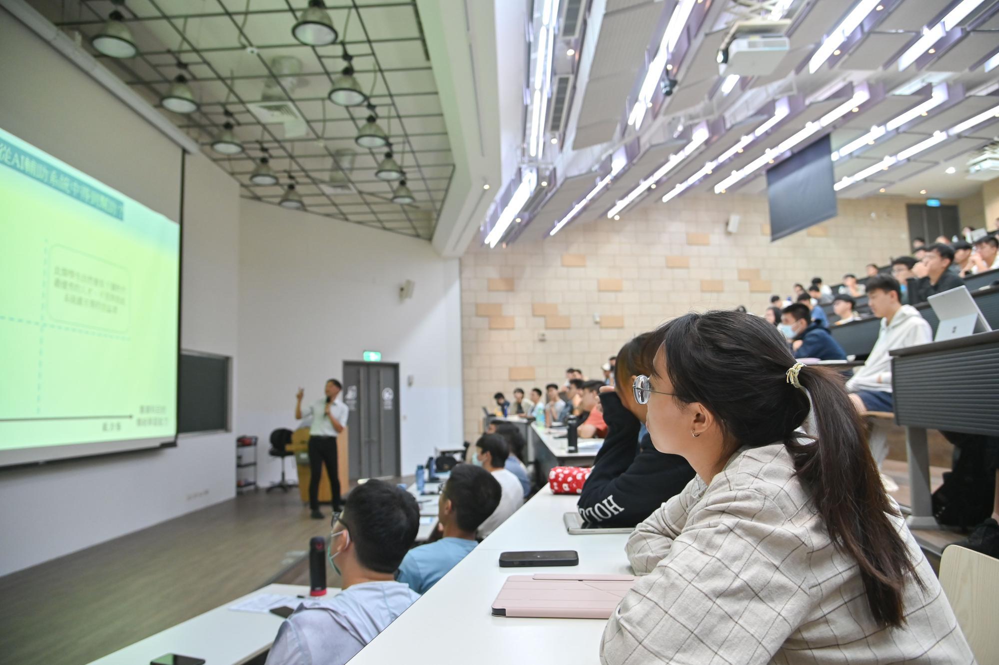 The study found that NTHU students with good grades tend to take highly challenging elective courses rather than simply selecting easy courses, as is commonly assumed.