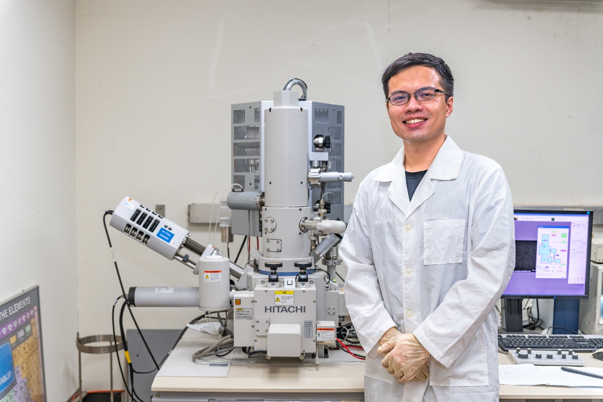 Doctoral student Shao-Chi Lo (羅韶奇) from the Department of Materials Science and Engineering won the gold medal in the NTHU Sustainability Award's student group for his research on an electrochemical technology to recover rare earth metals from discarded home appliances and batteries.