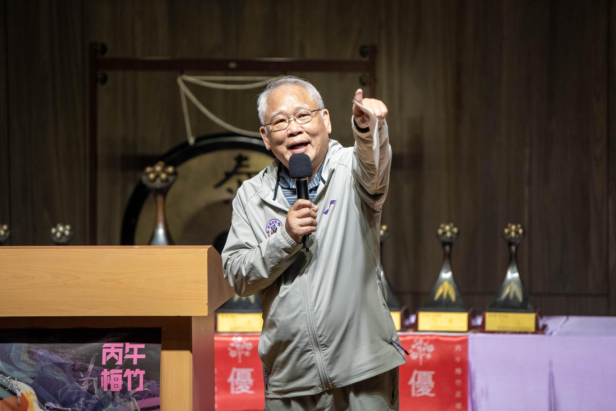 Vice President Nyan-Hwa Tai encouraged athletes to embody NTHU's motto—handling either victory or defeat with composure while giving their all on the field.