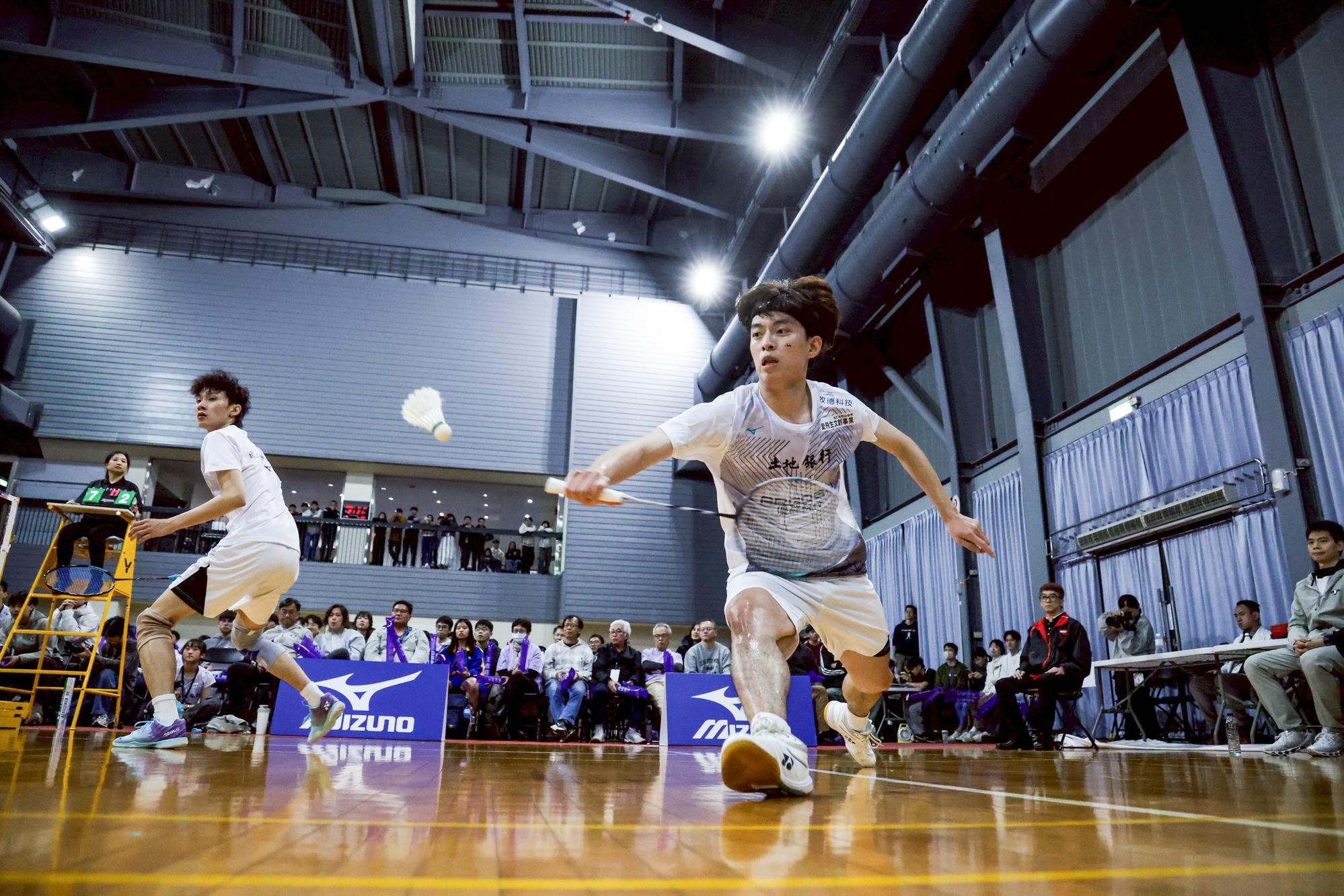 In badminton, Yi-Sheng Hsiao (left) and Kuan-Yi Chan represented NTHU as a doubles pair, claiming a win for the team.