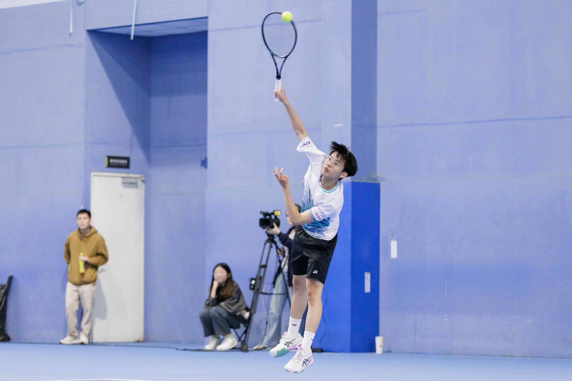 NTHU tennis player Hao-Yu Huang maintained consistent form, helping the team secure its fourth consecutive win in the Mei-Chu Games
