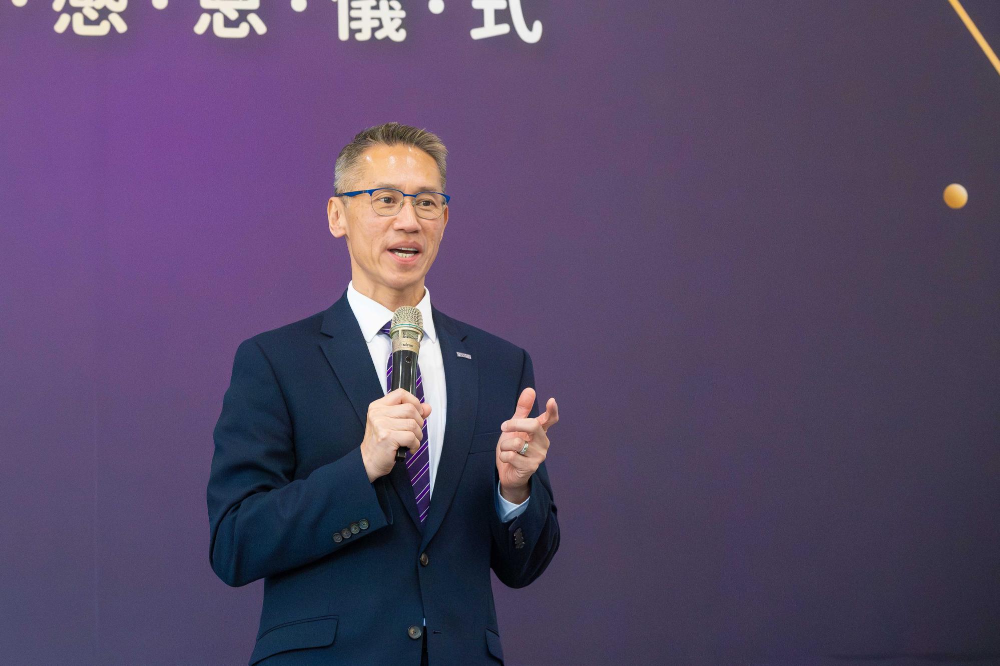 President W. John Kao delivers remarks, expressing appreciation for Hung-Tu Wang's longstanding support for NTHU.