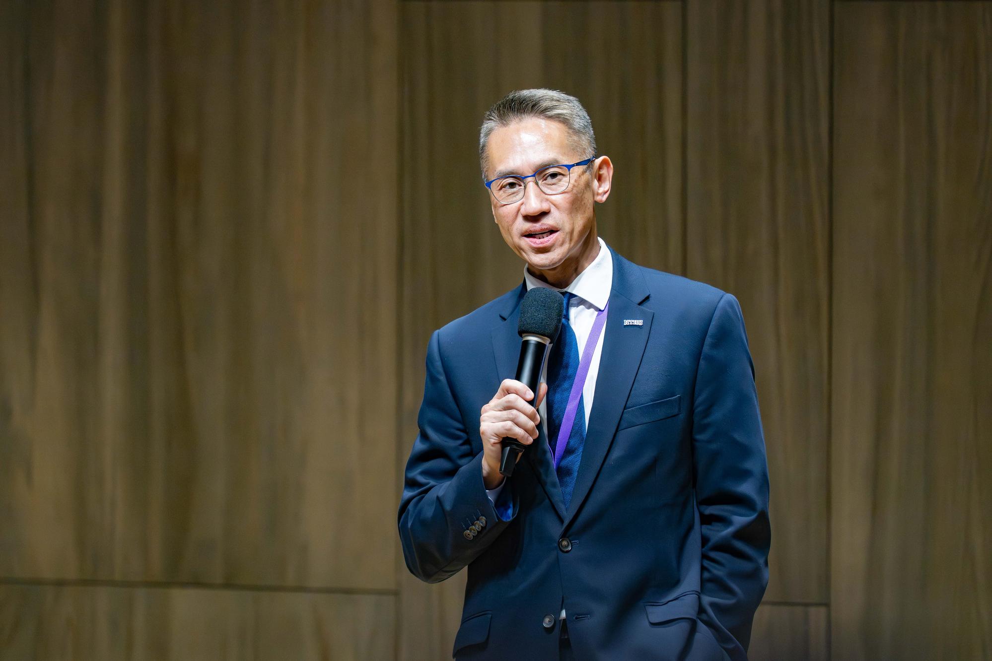 NTHU President W. John Kao expressed his gratitude to Chien-Jen Chen for sharing his insights at the university and he encouraged students to carry the leadership perspectives they learned into their future endeavors.