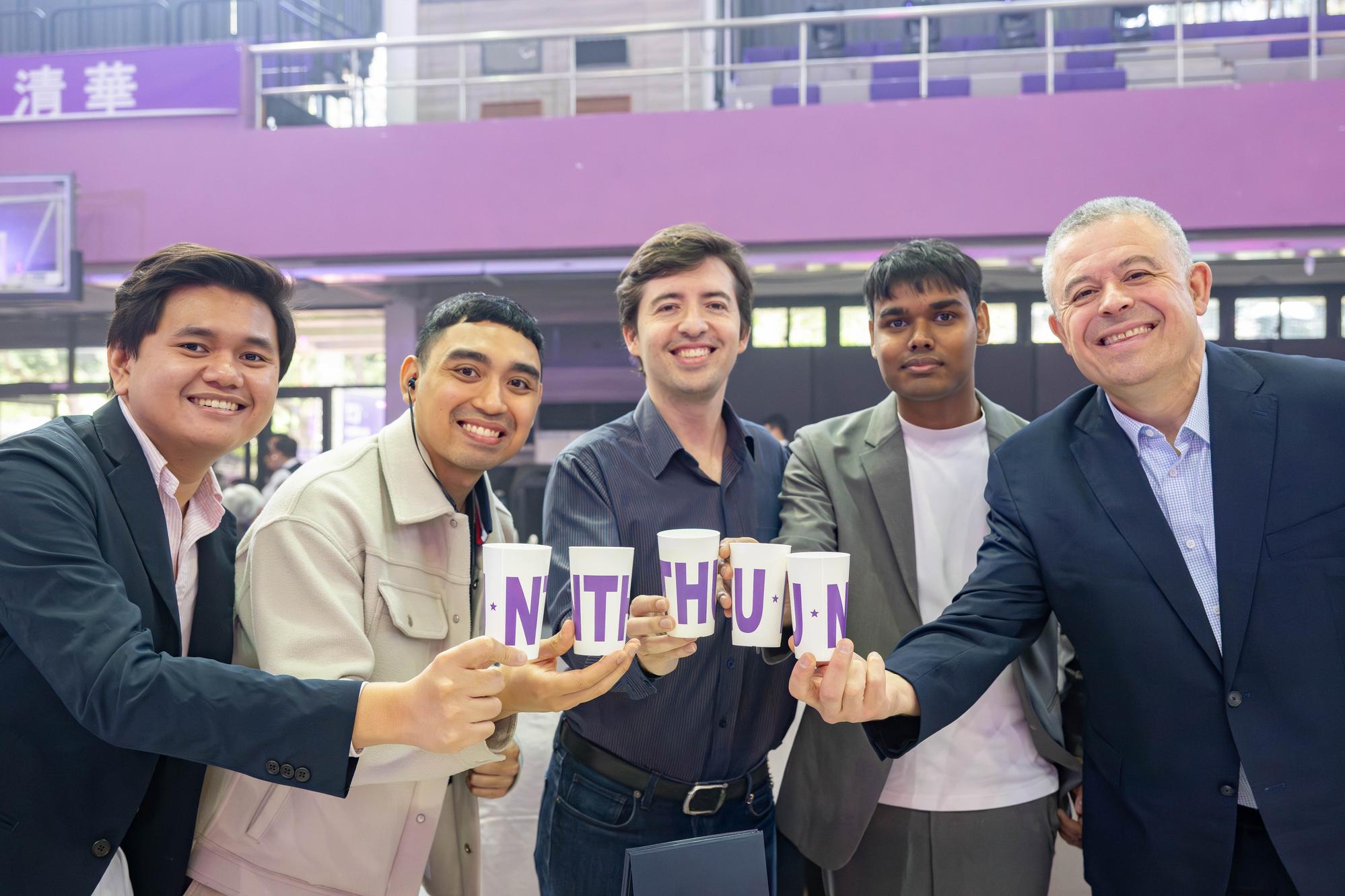 Specially introduced for this year's celebration, the NTHU reusable cup allows guests to take part in sustainable practices beyond the event. Dean Yves Tiberghien of the Taipei School of Economics and Political Science joins students in a celebratory toast during the banquet.