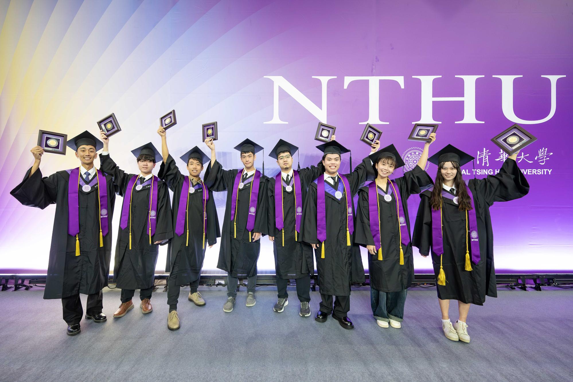 Eight graduates received the Dr. Mei Yi-Chi Memorial Prize, NTHU's highest student honor. From left to right: Guan-You Lin (College of Nuclear Science), Chi-Wei Li (Department of Physics), Yi-Hsueh Lin (College of Engineering), Hung-Yu Chen (School of Medicine), Yu-Shuo Chang (Department of Electrical Engineering), Shan-Yuan Chang (Department of Special Education), Wan-Zhen Yang (Department of Special Education), and Shu-Ching Liu (Department of Education and Learning Technology).