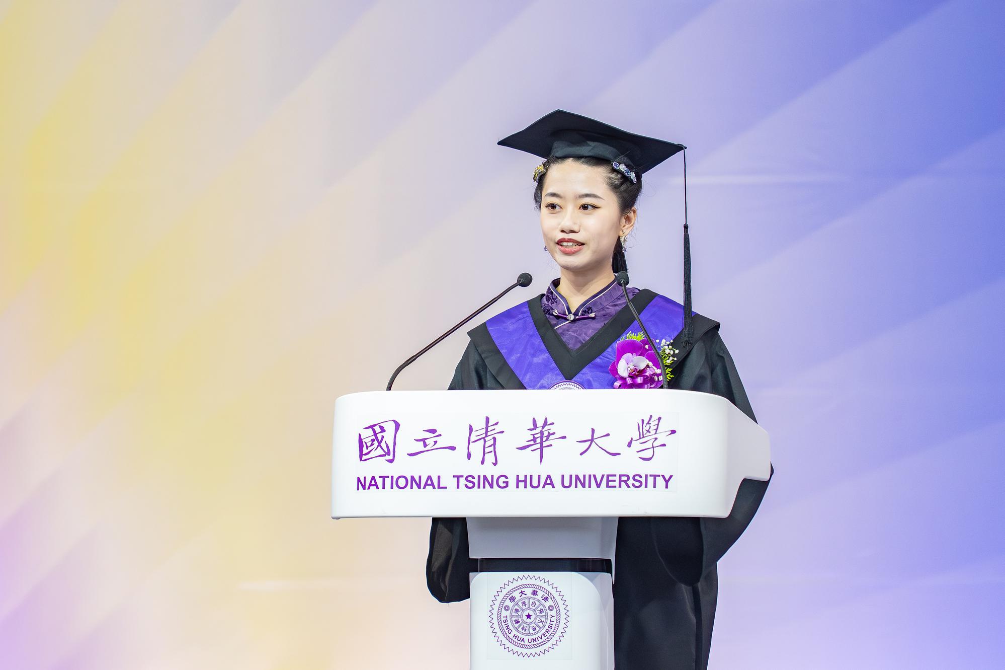 Cynthia Chien from the College of Technology Management delivers the undergraduate commencement address, sharing her journey of overcoming challenges and exploring diverse fields after entering NTHU through a special talent admission program in inline skating.