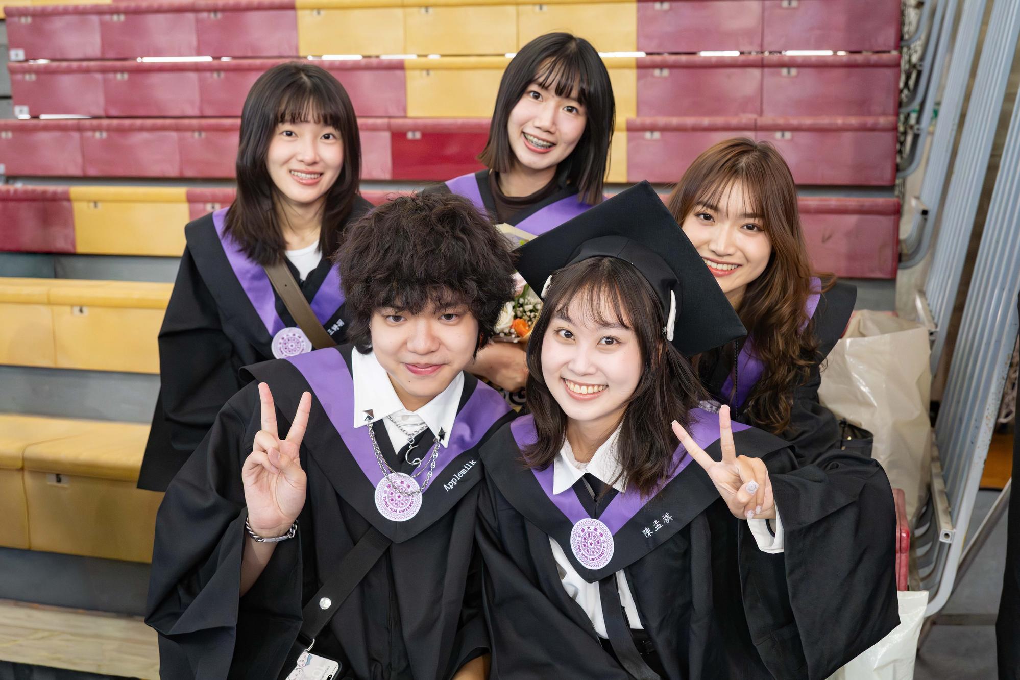 Members of the Class of 2026 pose for a group photo during the commencement ceremony, commemorating a major milestone in their academic journey.