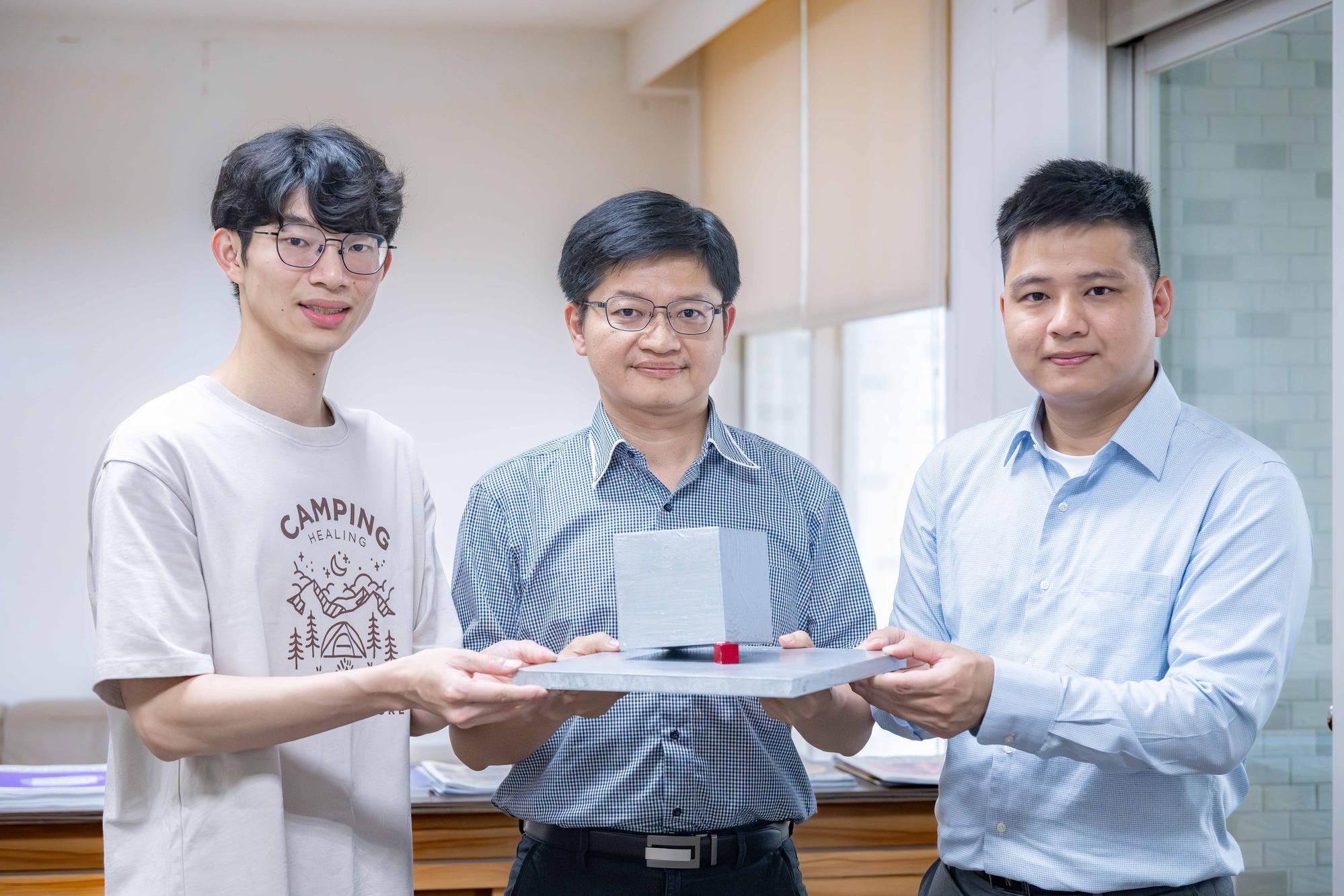 Professor Hao-Wu Lin (center), Tzu-Hao Liao (left), and Dr. Yung-Tang Chuang (right) present a model of the plasmonic nanocavity structure that enabled the record-breaking single-photon source.