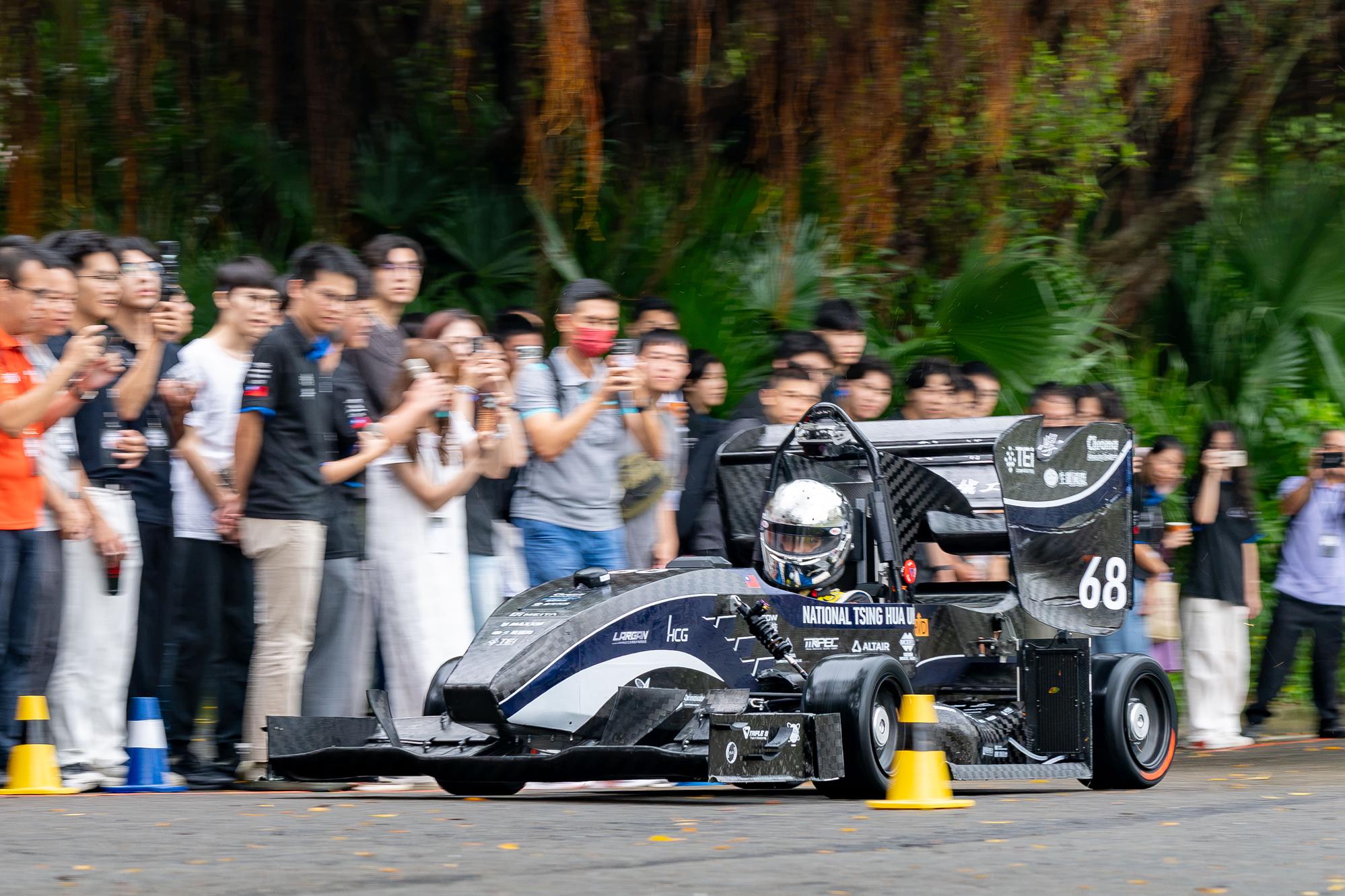 NTHU Racing Factory's 11th-generation Formula race car, TH11, makes its debut during the launch event. The new car features topology optimization analysis for the first time, reducing the chassis weight to just 24 kilograms.