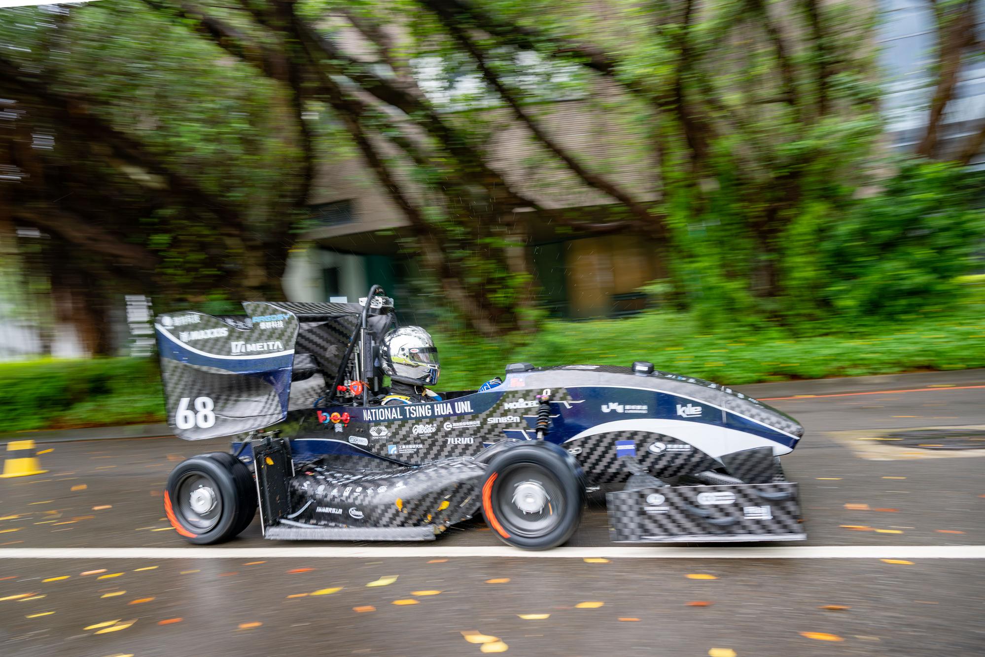 TH11 is equipped with custom Formula Student slick tires developed in collaboration with MAXXIS Taiwan. Combined with the vehicle's dynamic control system, the new tires improve grip and handling performance.