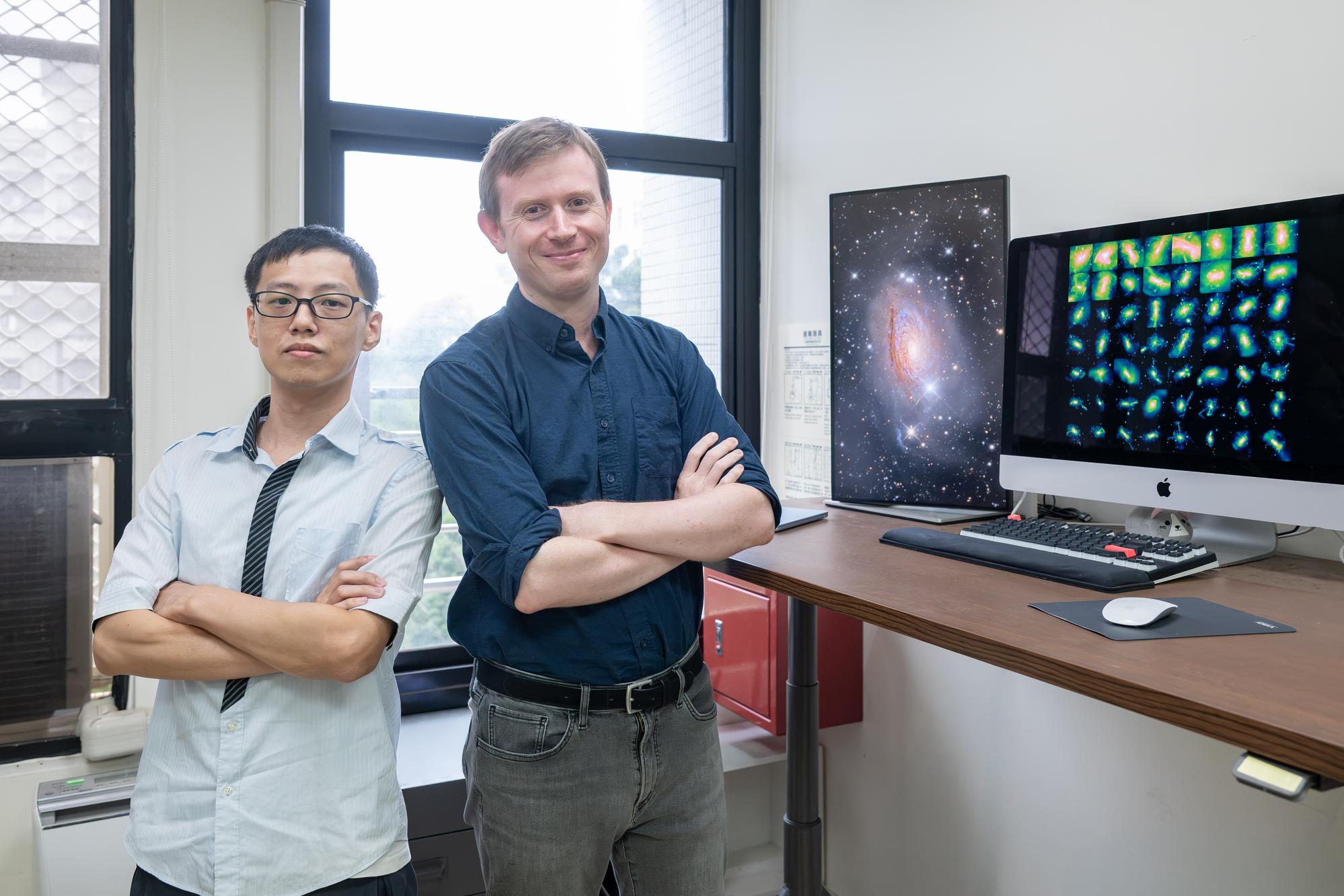 NTHU Associate Professor Andrew Cooper (right) and doctoral student Chung-Wen Wang (left) of the Institute of Astronomy are participating in the European Space Agency's ARRAKIHS galaxy archaeology mission.