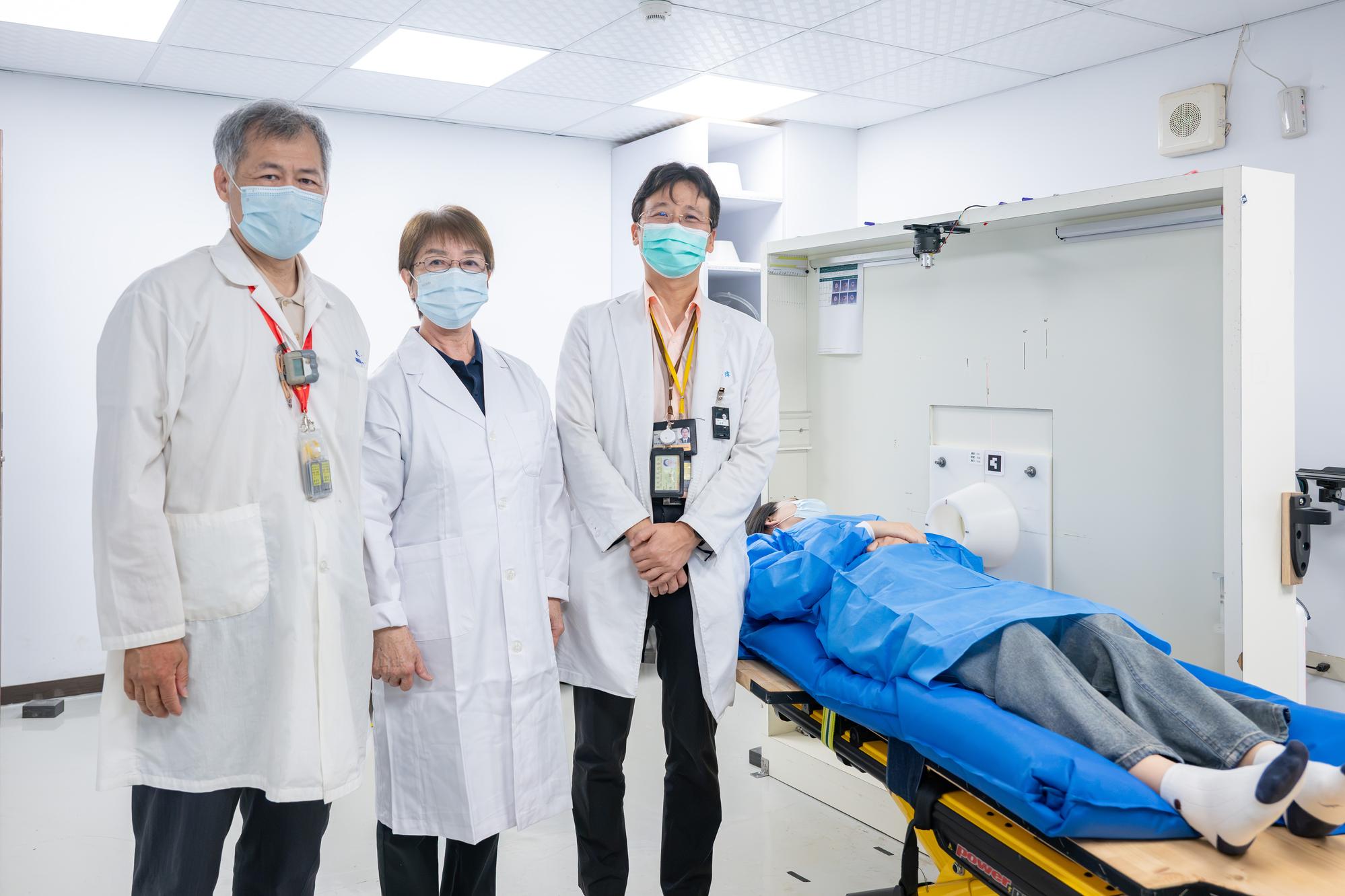 NTHU's multidisciplinary BNCT team has expanded the application of BNCT to breast cancer treatment. From left: nuclear engineer Jinn-Jer Peir, Professor Fong-In Chou, and physician Yi-Wei Chen.