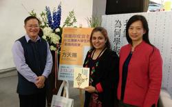 The faculty of the India Studies summer program includes (left to right) Deputy director of the India Center Fang Tien-sze, interpreter Priya Lalwani Purswaney, and Tung Yu-li, who studied at Jawaharlal Nehru University in New Delhi. 