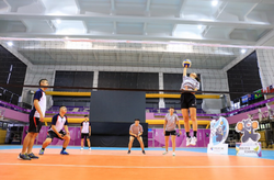 Members of the NTHU Men’s Volleyball Team trying out the court.