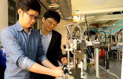 
Chen and his Ph.D. student Huang Pei-Chi demonstrating the EUV system.