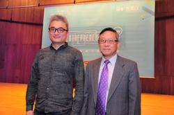 
Tu Yi-chin (left) and NTHU President Hocheng Hong.