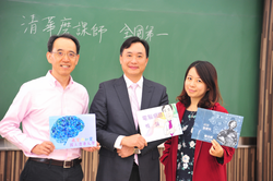 Left to right: Award recipients Chiao Chuan-chin, Nen-Fu Huang, and Yang Chia-hsien.