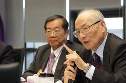 
Former President of Tsing Hua University Frank Shu presenting his view.
