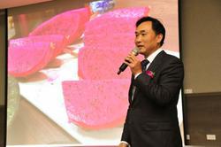 
Nen-Fu Huang addressing the Forum.