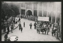 
Students dressed in Khaki uniforms arriving in Kunming in April 1938.