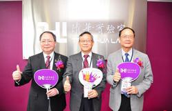 
NTHU President Hocheng Hong (center) with former NTHU Presidents Chen Lih-juann (left) and Chen Wen-tsuen (right). 