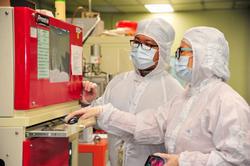 
The Tsing Hua Lab is practically dust free.