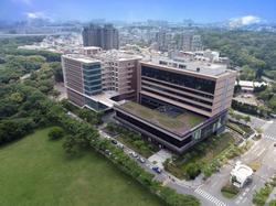
The Tsing Hua Lab (left) was designed together with the adjacent Innovation Incubation Center, promoting seamless cooperation between the two facilities.