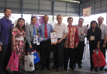 Representatives of NTHU and Kuantan educators from Pahang Province.