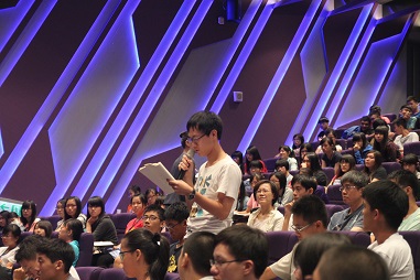 Student asking Dr. Cornell a question.