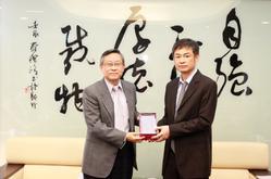 Mr. Scott Lin, CEO of Largan Precision (right) with President Hong Hocheng.