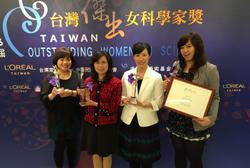 Four awardees at the 2016 Taiwan Outstanding Women in Science Awards Ceremony (left to right): Professor Lily Hui-Ching Wang of NTHU’s Institute of Molecular and Cellular Biology;Rui-hua Chen of Academia Sincia; Yu-ling Chang of NTU’s Department of Psychology; and Li-an Chuof NTHU’s Institute of Biotechnology.