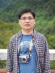 Associate Professor Yun-wei Chiang of the Department of Chemistry.