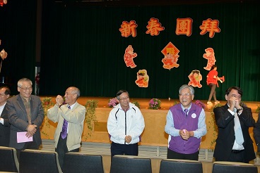  President Hocheng (center) leading a group felicitation.