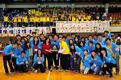  The Meichu trophy being received by both schools.