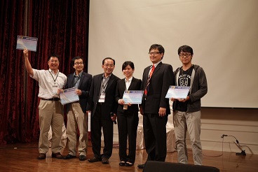 Tseng Shih-Yu (third from right) was awarded a prize for the best student paper at the 8th IEEE International Conference on Nano/Molecular Medicine and Engineering.