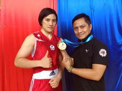 
Chen (left) with her coach Ke Wenming.