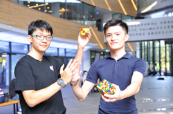 
Li Meng Yi (left) and Su Chi-Wei (right), both entered Tsinghua University under the Extraordinary Student Program and have now joined the Experimental Education Program.