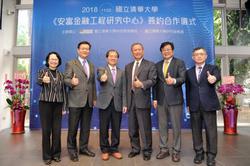 
VIPs at the donation ceremony (left to right): Chuang Hwei-lin, Tseng Fan-gang, Chen Sinn-wen, Tyler Yang, NTHU vice president and chief of staff Lyu Ping-chiang, and Lin Che-chun.
