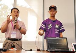 Ma Hsi-pin of the Department of Electrical Engineering (left) is the director of the Sports Technology Center.