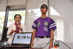 Lee Yun-ju (left) is developing a system to improve batting technique by monitoring the batter’s center of gravity and angle of vision.