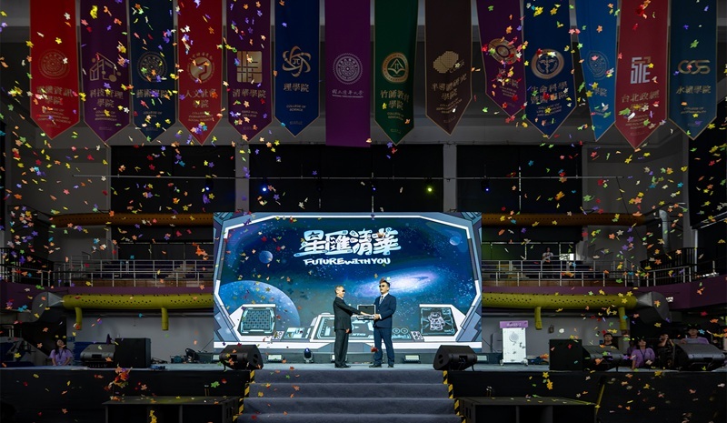 Star-shaped paper confetti symbolizes freshmen from different places coming together at NTHU during the orientation opening ceremony on September 1.