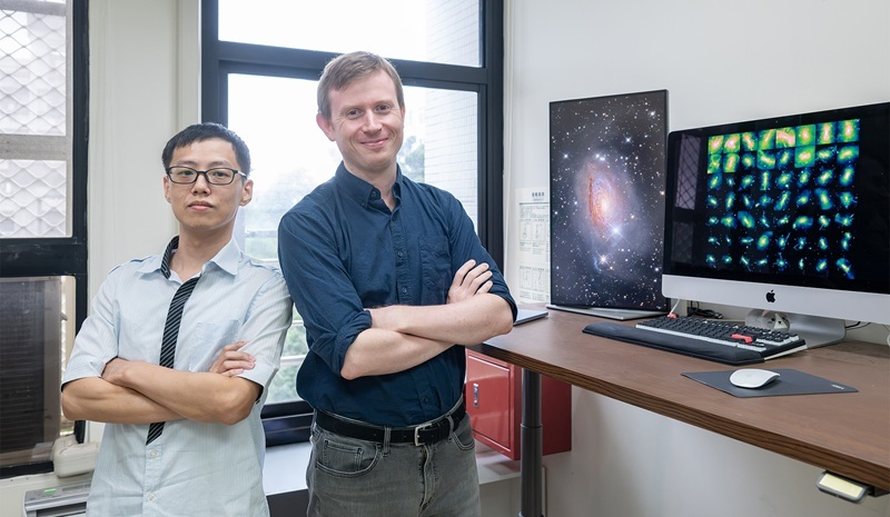NTHU Associate Professor Andrew Cooper (right) and doctoral student Chung-Wen Wang (left) of the Institute of Astronomy are participating in the European Space Agency's ARRAKIHS galaxy archaeology mission.